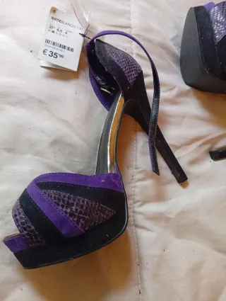 Zapatos de tacón azul y marrón