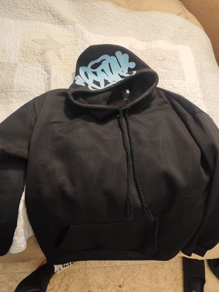 Sudadera negra con capucha y logo