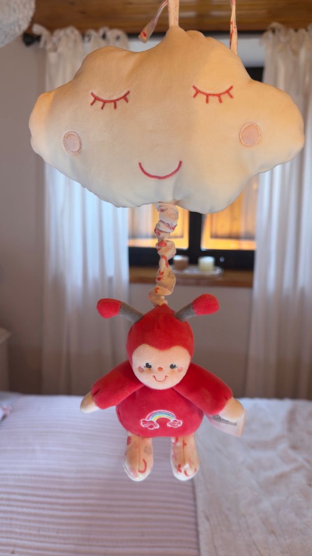 Móvil musical para bebé