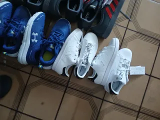 Lote Zapatillas Adidas Grises y Rojas