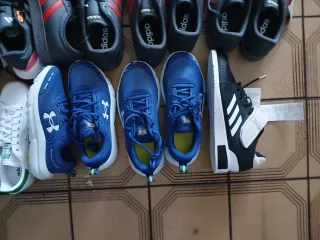 Lote Zapatillas Adidas Grises y Rojas