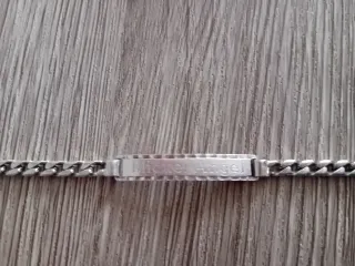 Esclava de Plata Grabada.