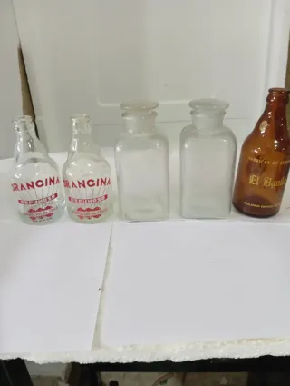 Lotto di 5 Vecchie Bottiglie per Farmacia e Bevande