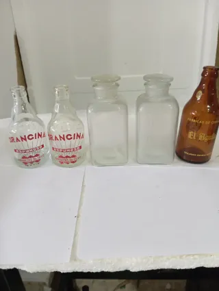 Lotto di 5 Vecchie Bottiglie per Farmacia e Bevande