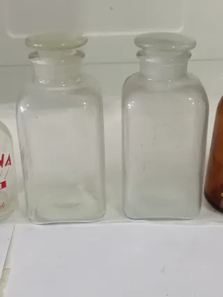 Lotto di 5 Vecchie Bottiglie per Farmacia e Bevande