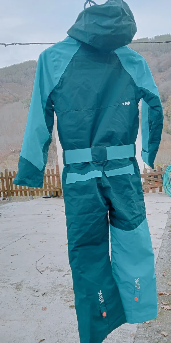 Traje de nieve infantil Wedze y guantes