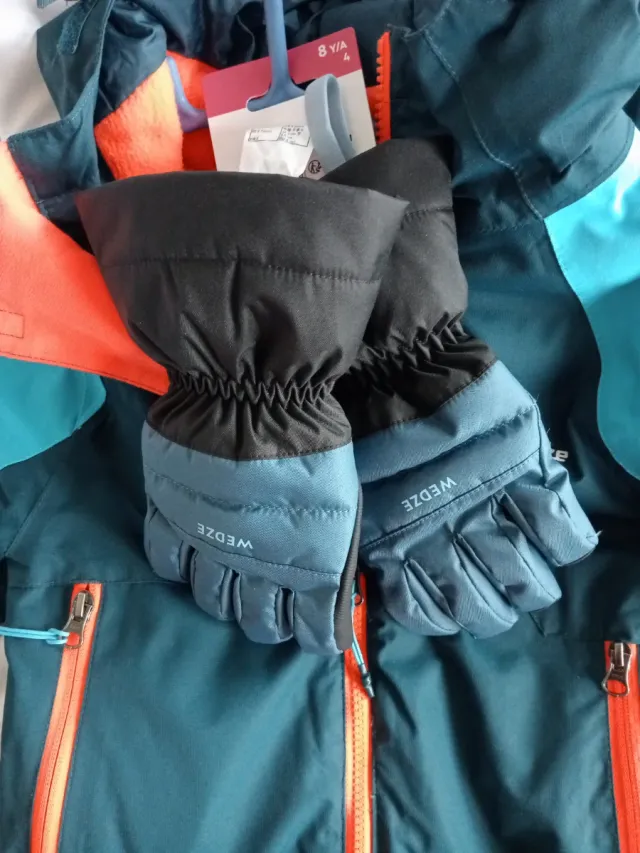 Traje de nieve infantil Wedze y guantes