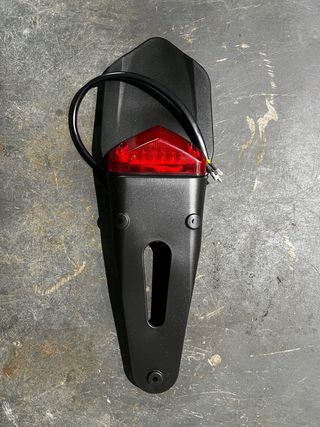 Portamatriculas corto moto con luz LED
