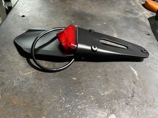 Portamatriculas corto moto con luz LED