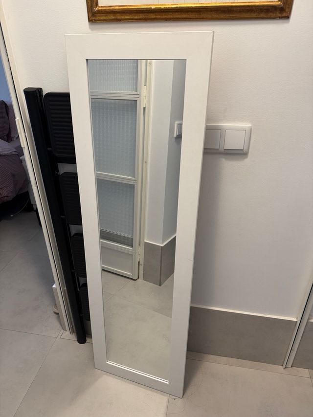 Specchio corpo intero con cornice bianca