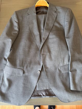 Traje gris talla 54. Regalo 2 chaquetas de traje.