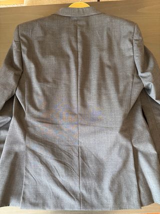 Traje gris talla 54. Regalo 2 chaquetas de traje.