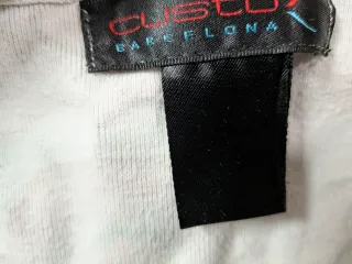 Camiseta multicolor con estampado floral