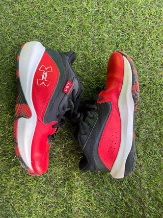 Zapatillas Baloncesto Under Armour Rojas y Negras