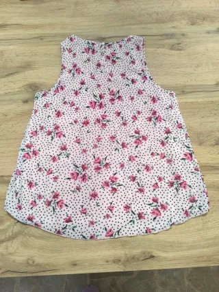 Blusa floral con lunares