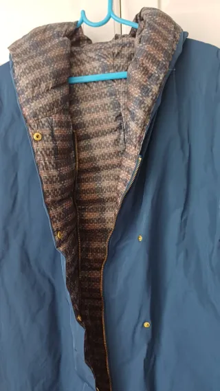 Chubasquero reversible azul y multicolor