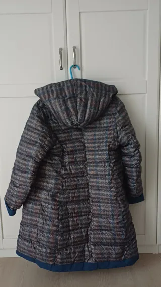 Chubasquero reversible azul y multicolor