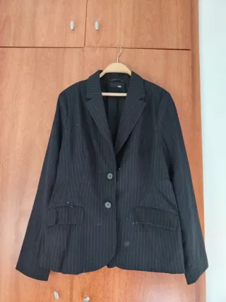 Americana negra casi sin uso