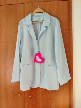 Americana negra casi sin uso