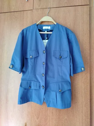 Americana negra casi sin uso