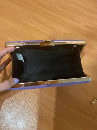 Bolso de fiesta lila y dorado