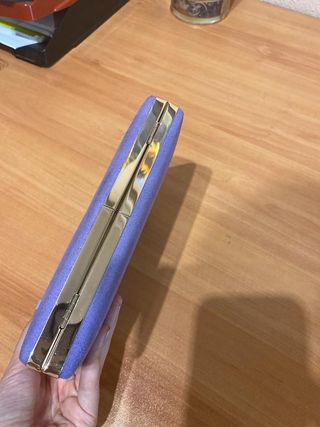 Bolso de fiesta lila y dorado