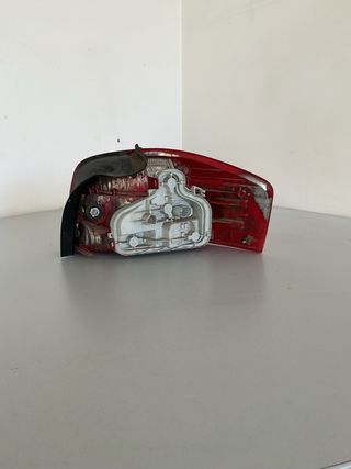 Piloto trasero izquierdo Audi A3 2004