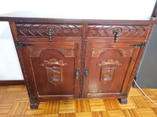 Mueble antiguo de madera