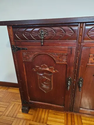 Mueble antiguo de madera