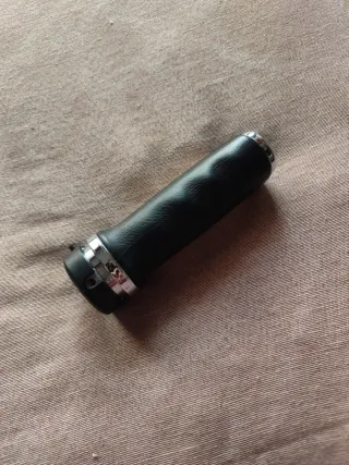 Embellecedor Palanca Freno Mano MOMO