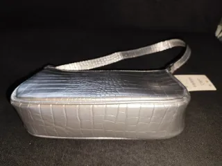 Bolso plateado efecto piel