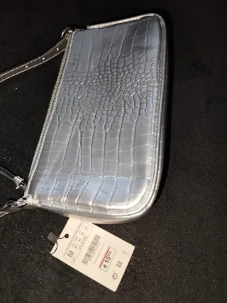 Bolso plateado efecto piel