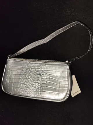 Bolso plateado efecto piel