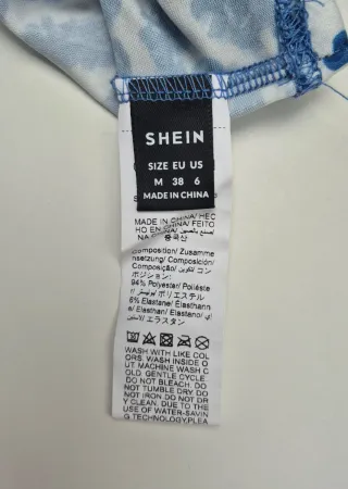 Top corto flores azul y blanco