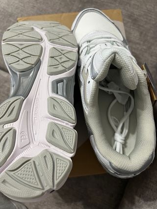 Asics Gel NYC gris y blanco