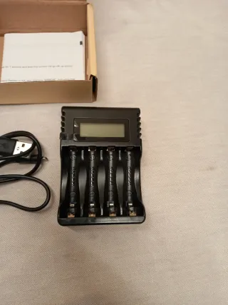 Caricabatterie AA USB