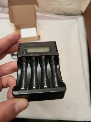 Caricabatterie AA USB