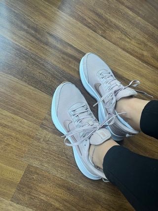 Zapatillas Nike Rosas /logotipo dorado