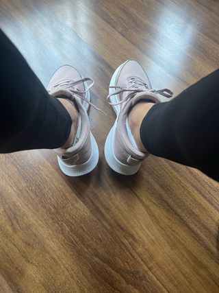 Zapatillas Nike Rosas /logotipo dorado