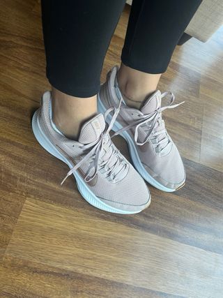 Zapatillas Nike Rosas /logotipo dorado