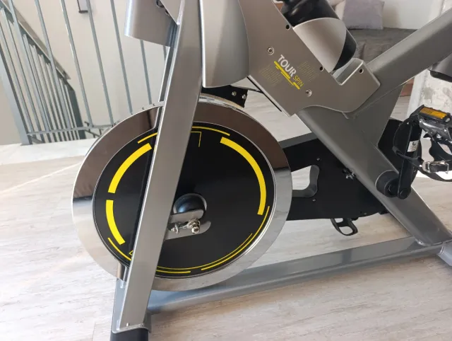 Bicicleta spinning VOLANTE DE INERCIA 25 KG.