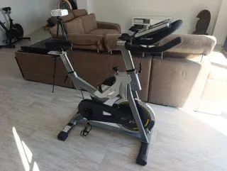 Bicicleta spinning VOLANTE DE INERCIA 25 KG.