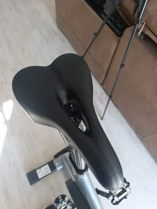 Bicicleta spinning VOLANTE DE INERCIA 25 KG.