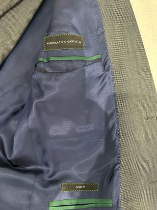 Traje Purificación García Gris y Azul