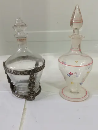 Set di 2 bottiglie di vetro antiche