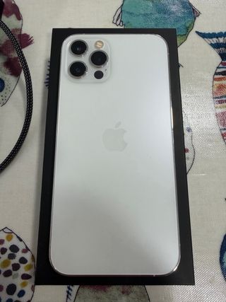 iPhone 12 Pro y Apple Watch 7 45mm