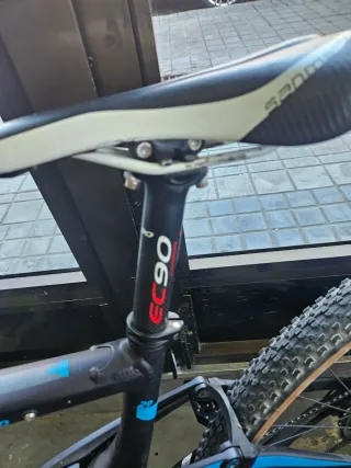 Bicicleta Cube Stereo 29