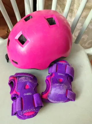 Casco y protectores Oxelo rosa/morado de niña/o