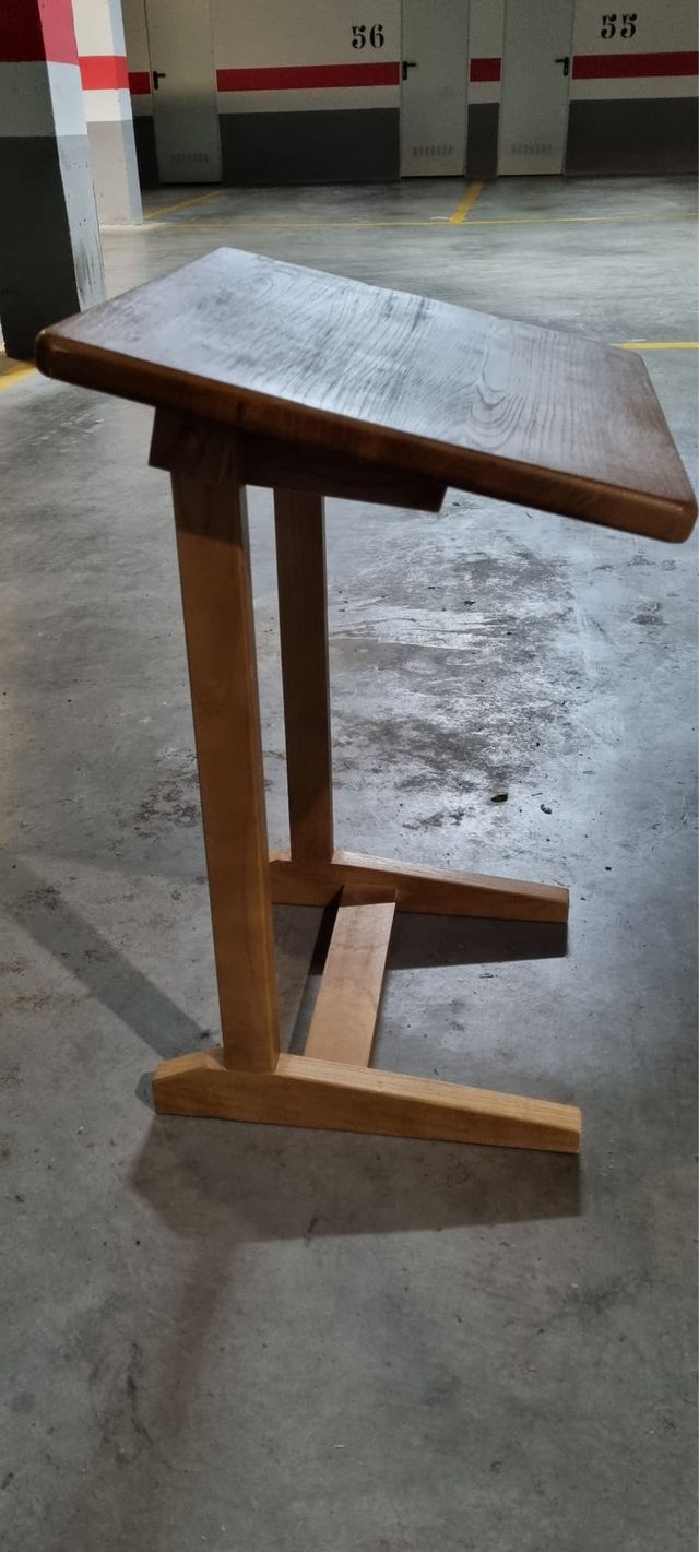 Pupitre de madera para niño