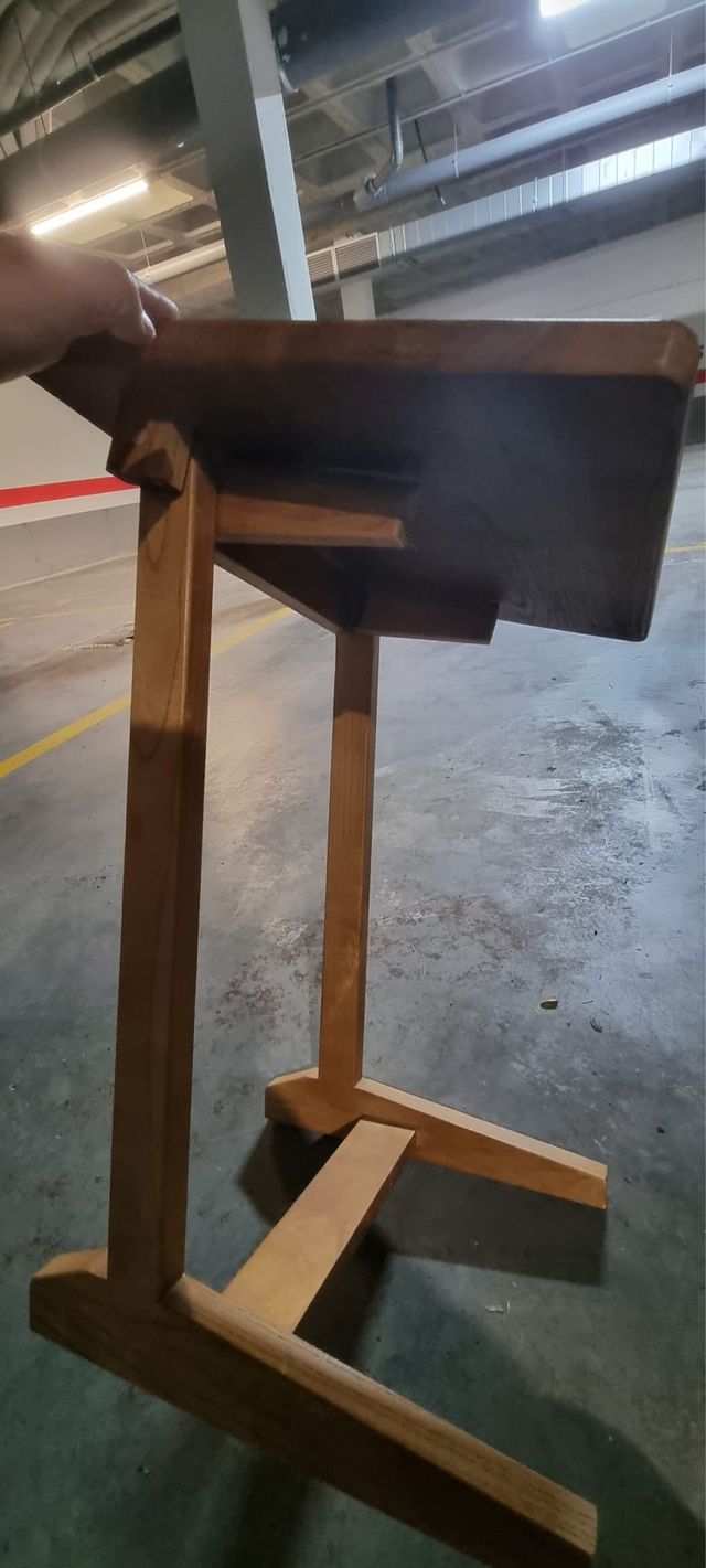 Pupitre de madera para niño